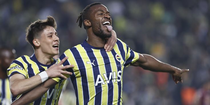 Fenerbahçe ile Trabzonspor Kadıköy'de kozlarını paylaşıyor